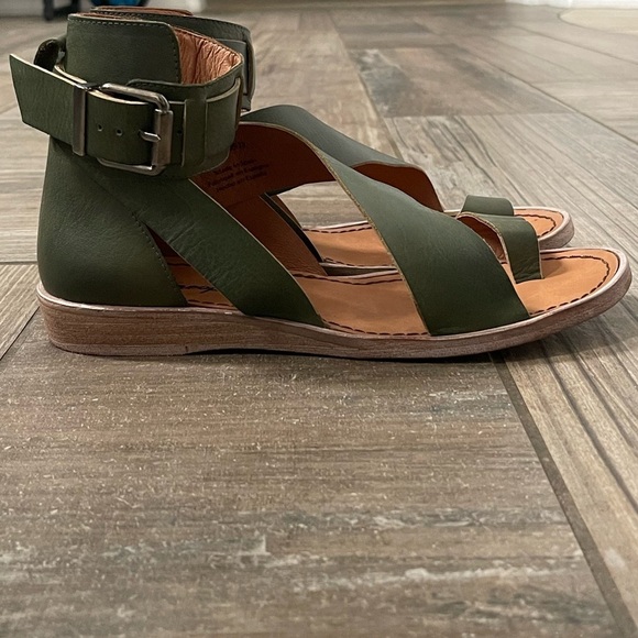 Free People Vale Boot Sandals in khaki - Picture 6 of 9